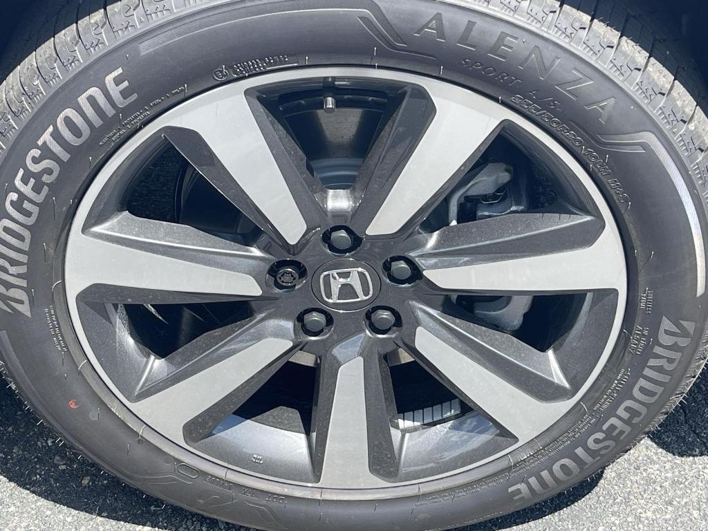 new 2025 Honda Pilot car, priced at $51,550