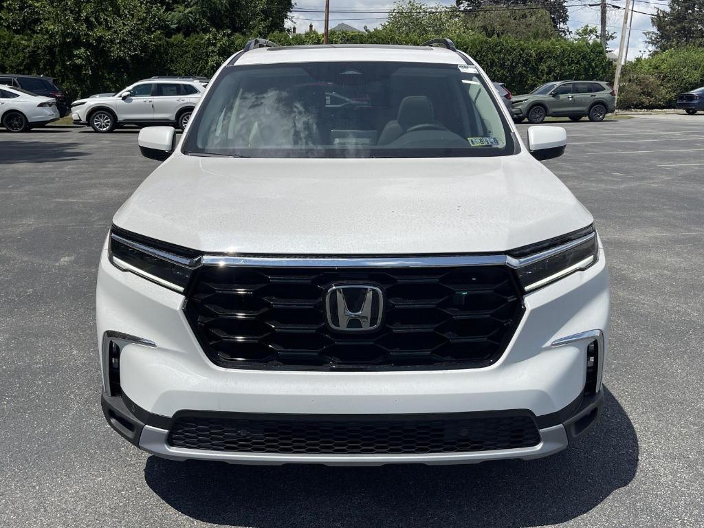 new 2025 Honda Pilot car, priced at $51,550