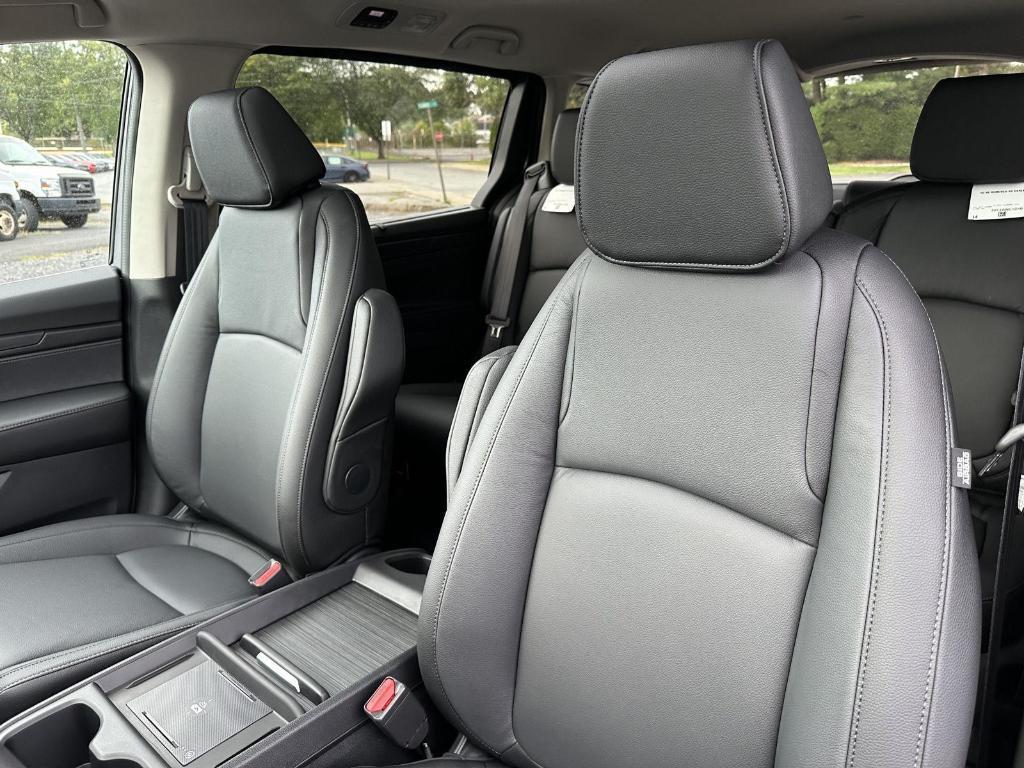 new 2026 Honda Odyssey car, priced at $44,290