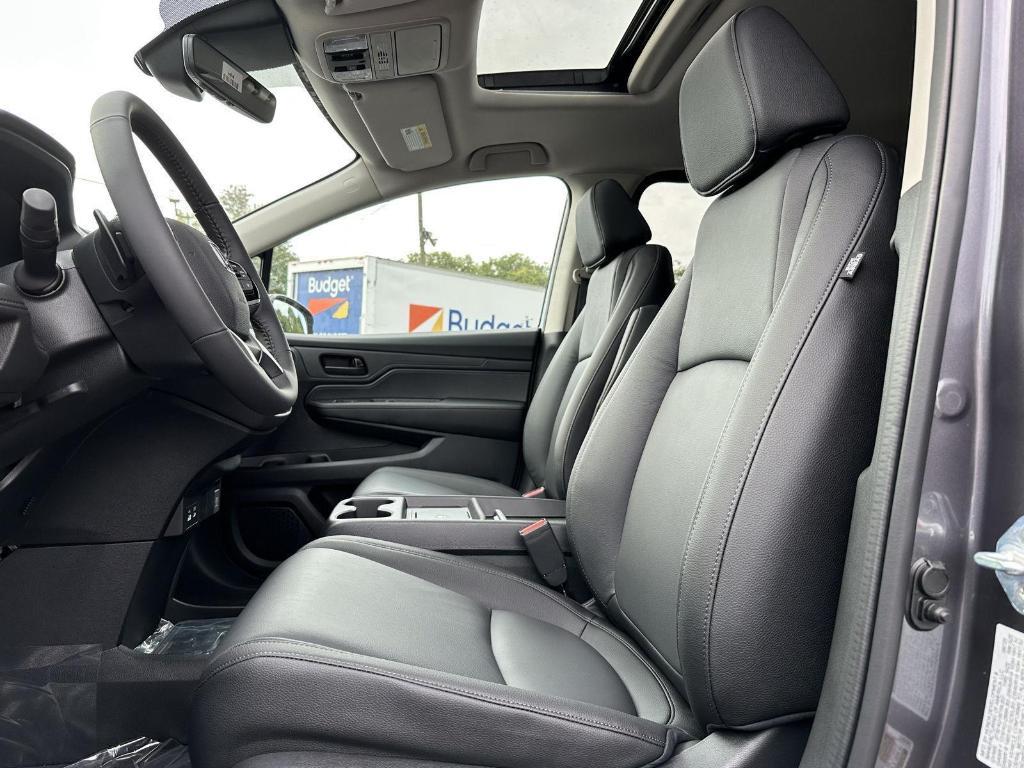 new 2026 Honda Odyssey car, priced at $44,290