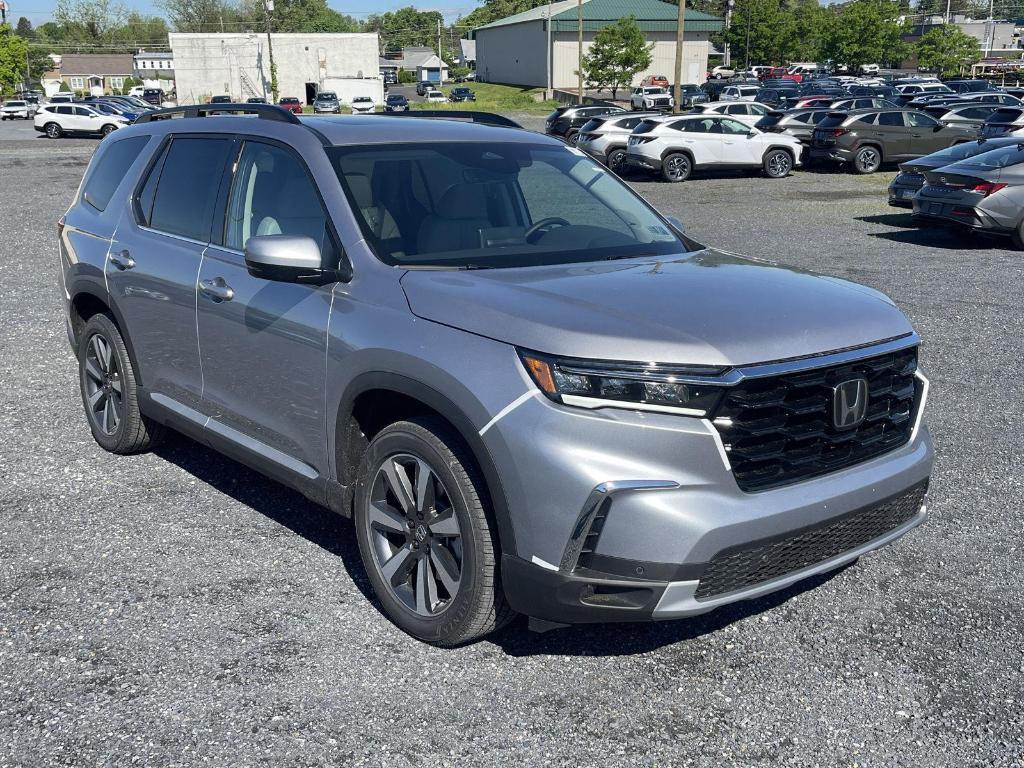 new 2025 Honda Pilot car, priced at $51,050