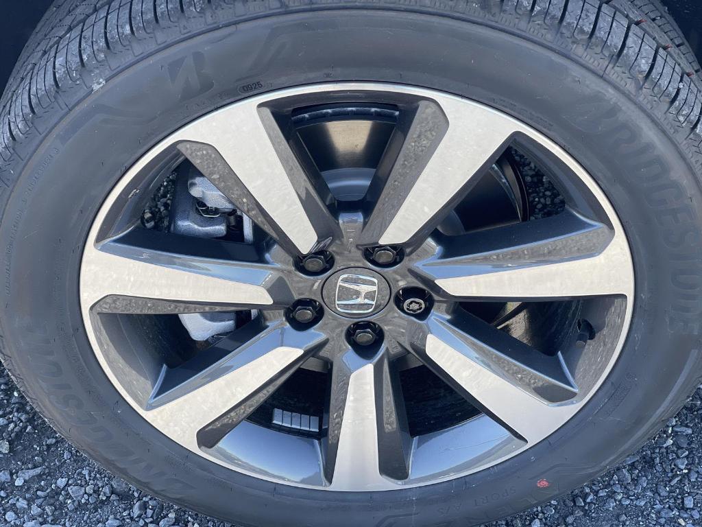 new 2025 Honda Pilot car, priced at $51,050