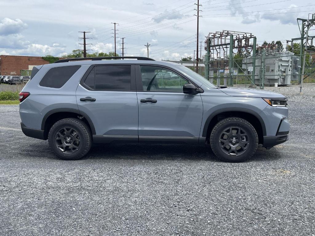 new 2025 Honda Pilot car, priced at $51,305