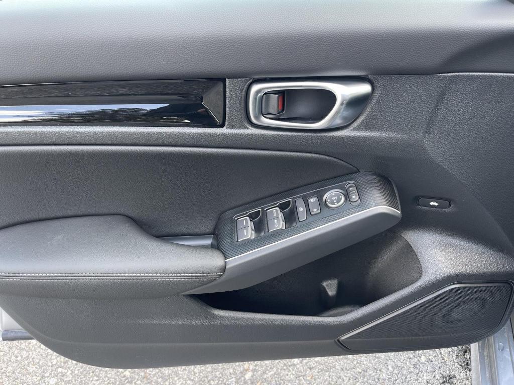 new 2025 Honda Civic Hybrid car, priced at $33,100