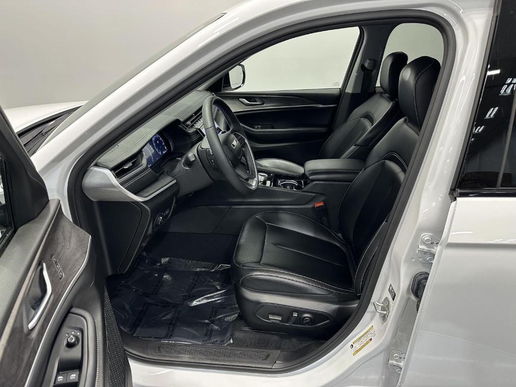 used 2023 Jeep Grand Cherokee car, priced at $37,495