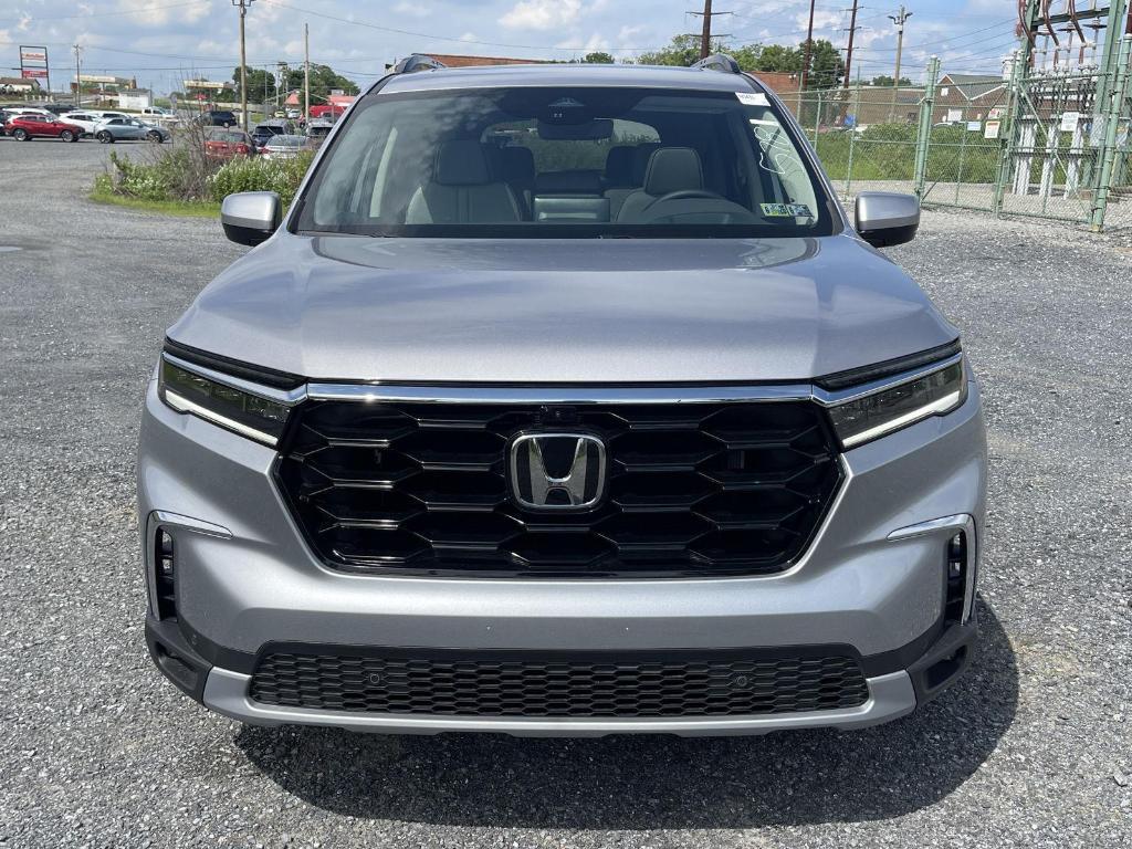 new 2025 Honda Pilot car, priced at $54,530