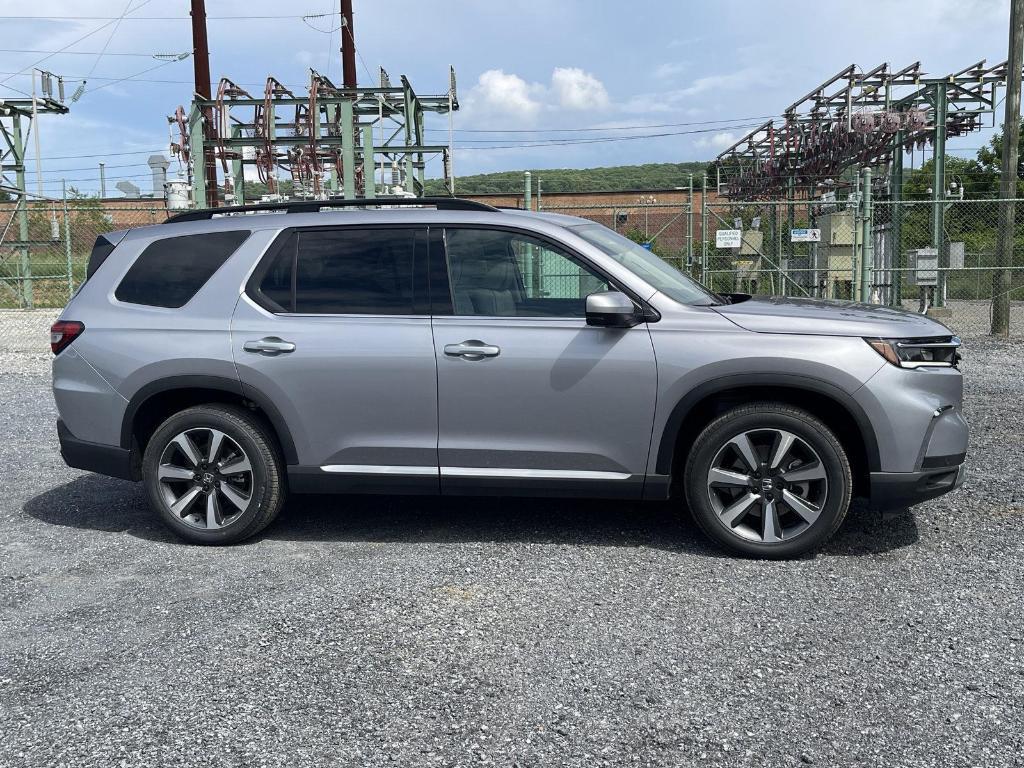 new 2025 Honda Pilot car, priced at $54,530