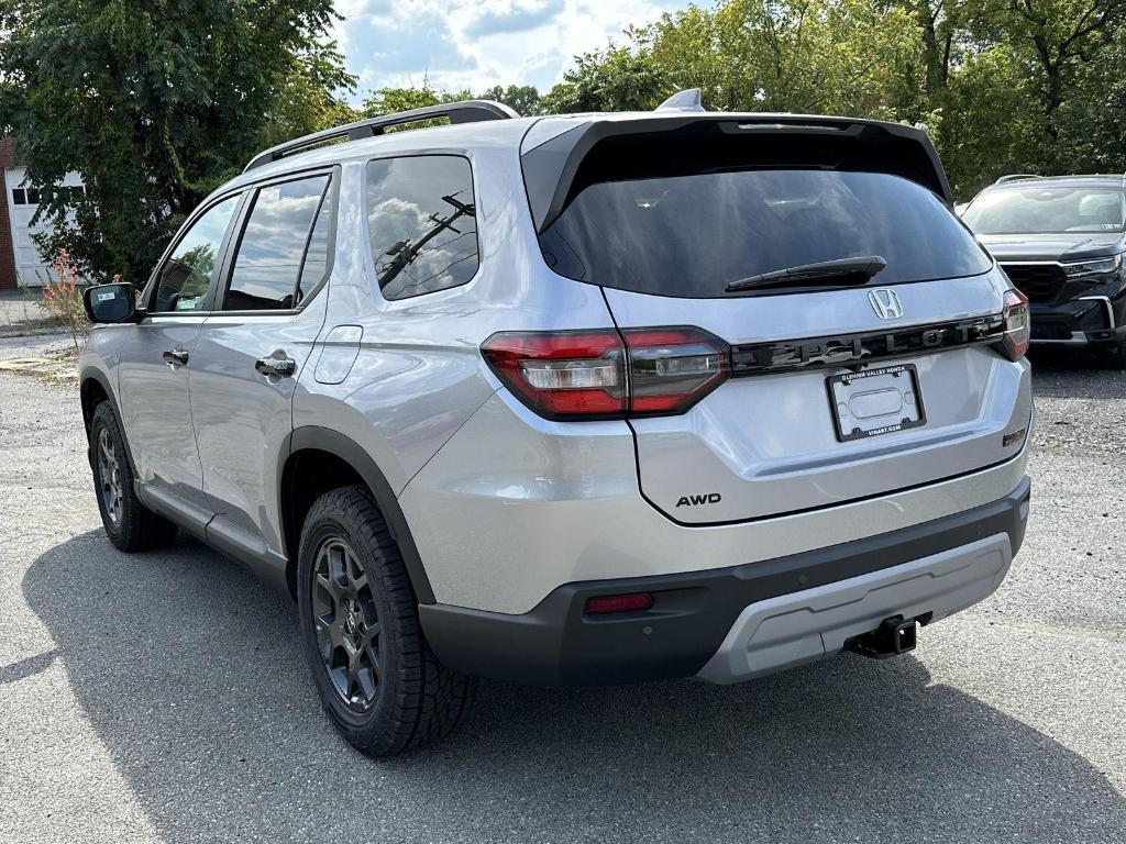 new 2025 Honda Pilot car, priced at $49,395