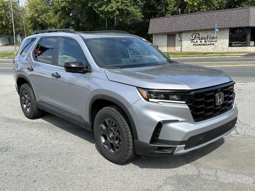 new 2025 Honda Pilot car, priced at $49,395
