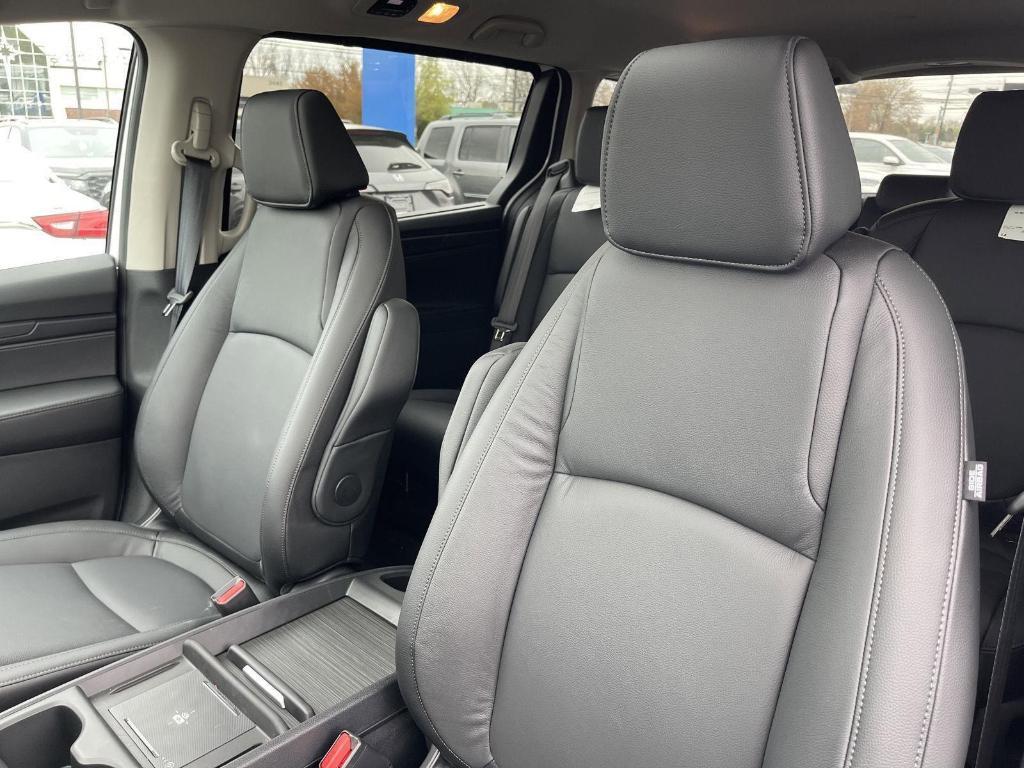 new 2025 Honda Odyssey car, priced at $44,125