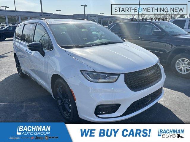 new 2024 Chrysler Pacifica car, priced at $42,668