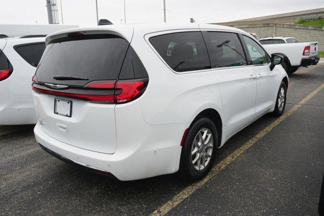new 2024 Chrysler Pacifica car, priced at $41,600