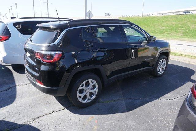 new 2024 Jeep Compass car, priced at $27,500