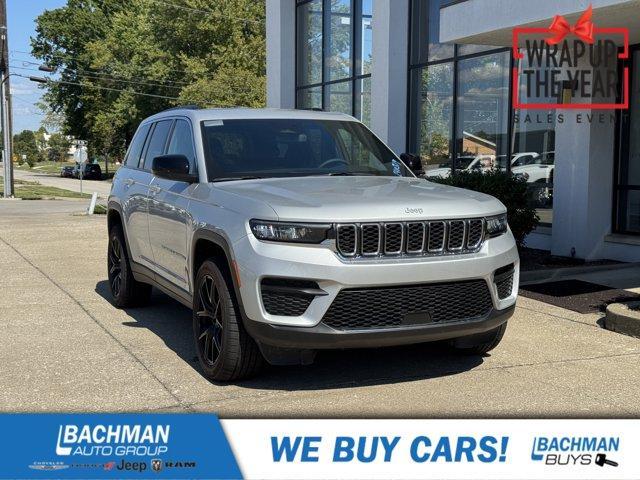 new 2024 Jeep Grand Cherokee car, priced at $38,000