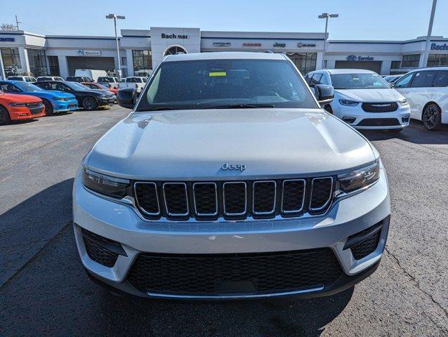 new 2024 Jeep Grand Cherokee car, priced at $40,600