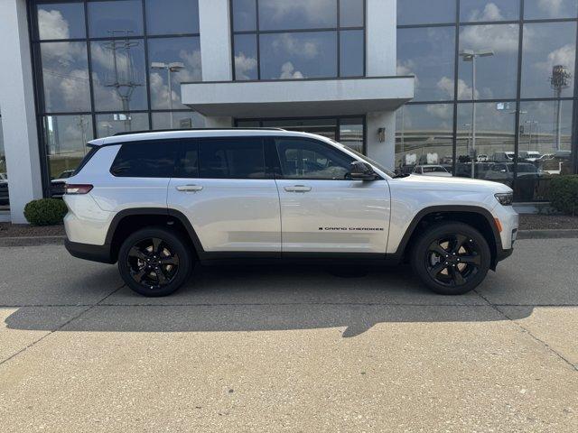 new 2025 Jeep Grand Cherokee L car, priced at $42,000