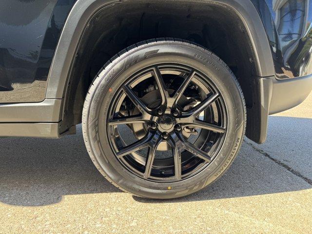 new 2024 Jeep Grand Cherokee car, priced at $36,000