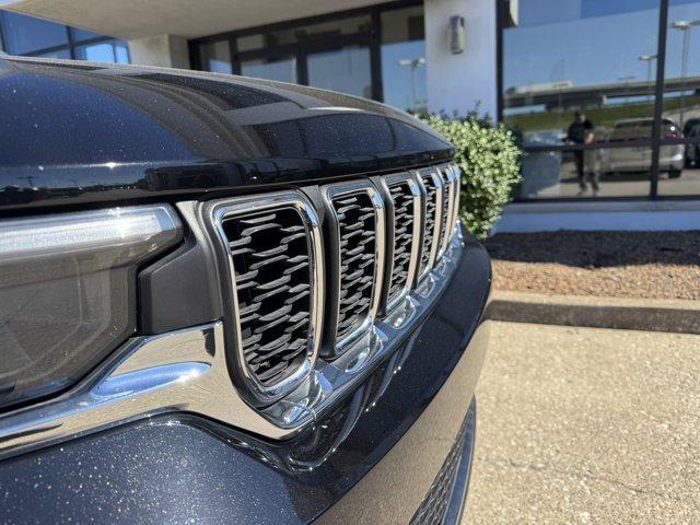 new 2024 Jeep Grand Cherokee car, priced at $36,000