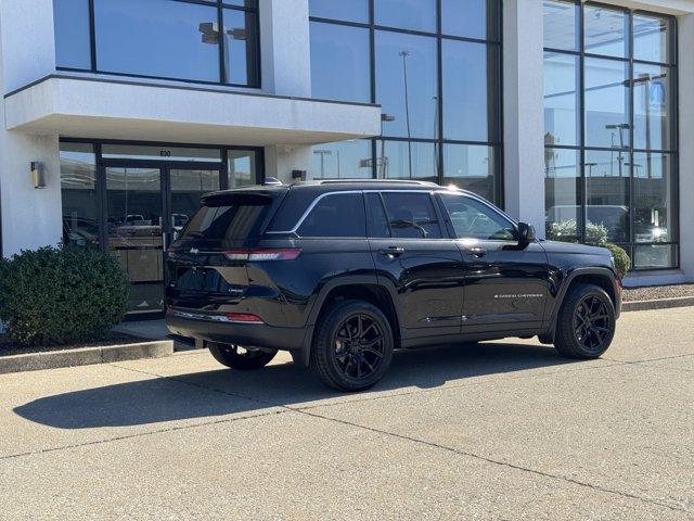 new 2024 Jeep Grand Cherokee car, priced at $36,000