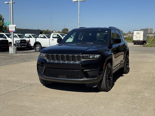 new 2024 Jeep Grand Cherokee car, priced at $36,000
