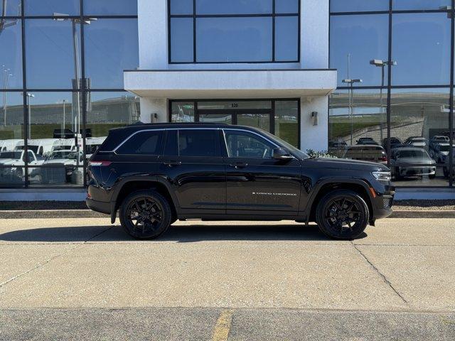 new 2024 Jeep Grand Cherokee car, priced at $36,000