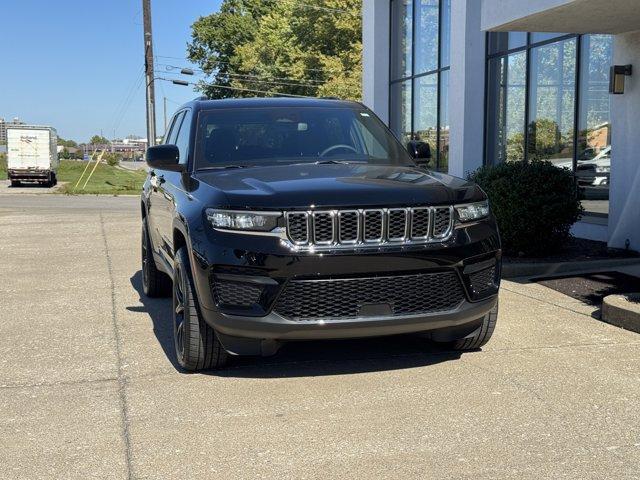 new 2024 Jeep Grand Cherokee car, priced at $36,000