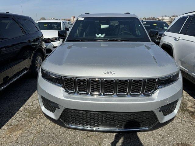 new 2024 Jeep Grand Cherokee car, priced at $40,600