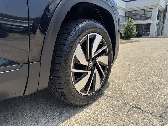 used 2024 Volkswagen Atlas car, priced at $33,300