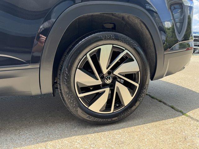 used 2024 Volkswagen Atlas car, priced at $33,300