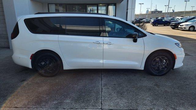 new 2024 Chrysler Pacifica Hybrid car, priced at $41,718