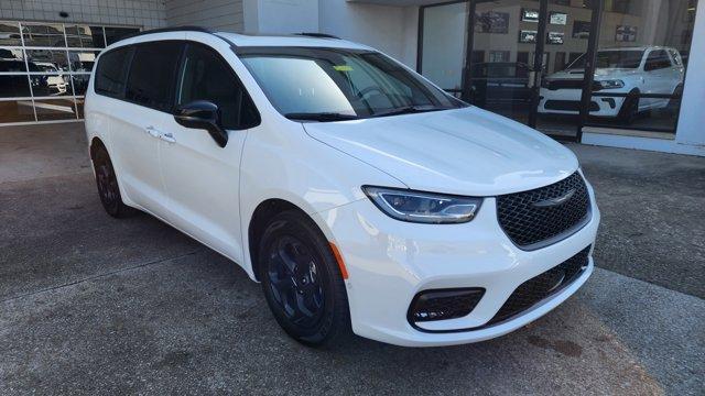 new 2024 Chrysler Pacifica Hybrid car, priced at $41,718