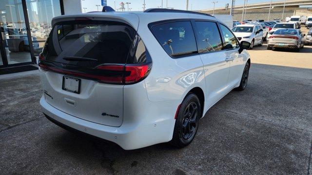 new 2024 Chrysler Pacifica Hybrid car, priced at $41,718