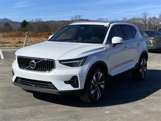 new 2025 Volvo XC40 car, priced at $48,225