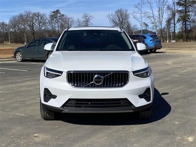 new 2025 Volvo XC40 car, priced at $48,225