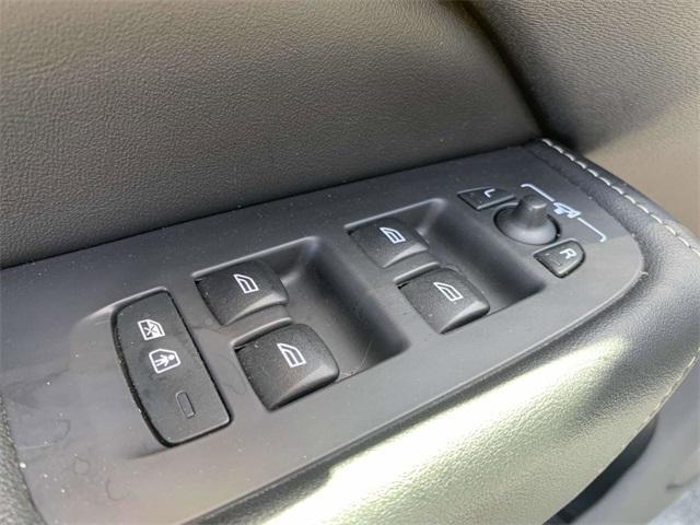 used 2019 Volvo XC60 car, priced at $23,623