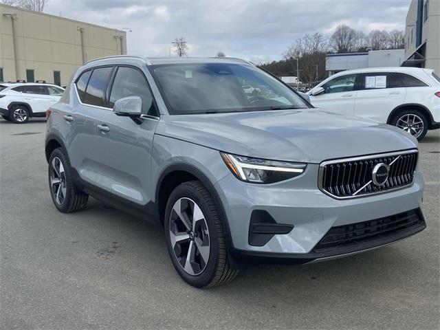 new 2025 Volvo XC40 car, priced at $45,465