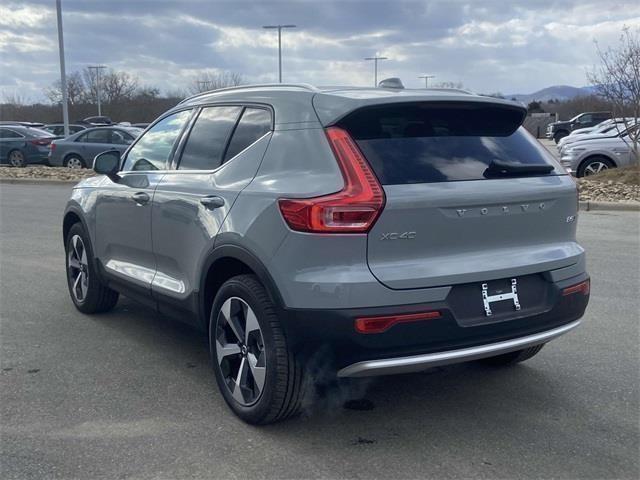 new 2025 Volvo XC40 car, priced at $45,465