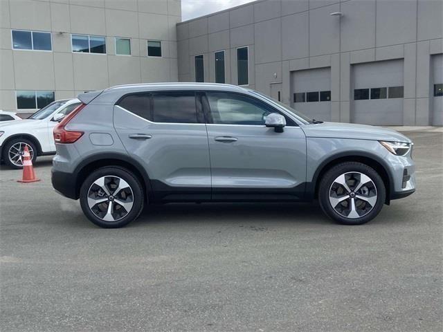 new 2025 Volvo XC40 car, priced at $45,465