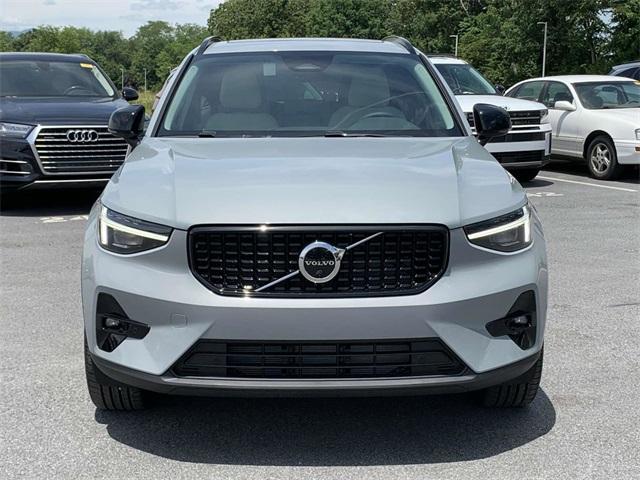 new 2025 Volvo XC40 car, priced at $46,335