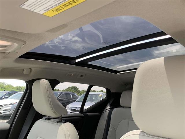 new 2025 Volvo XC40 car, priced at $46,335