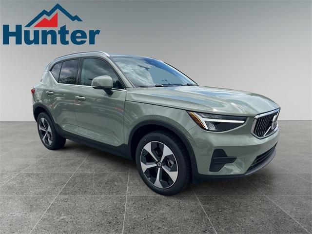new 2024 Volvo XC40 car, priced at $45,295