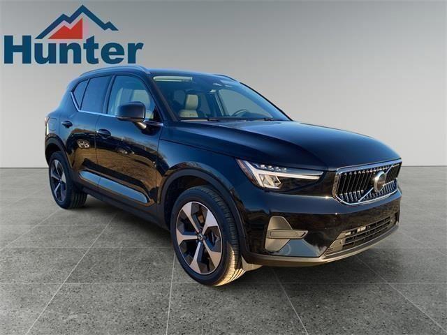 new 2025 Volvo XC40 car, priced at $44,465