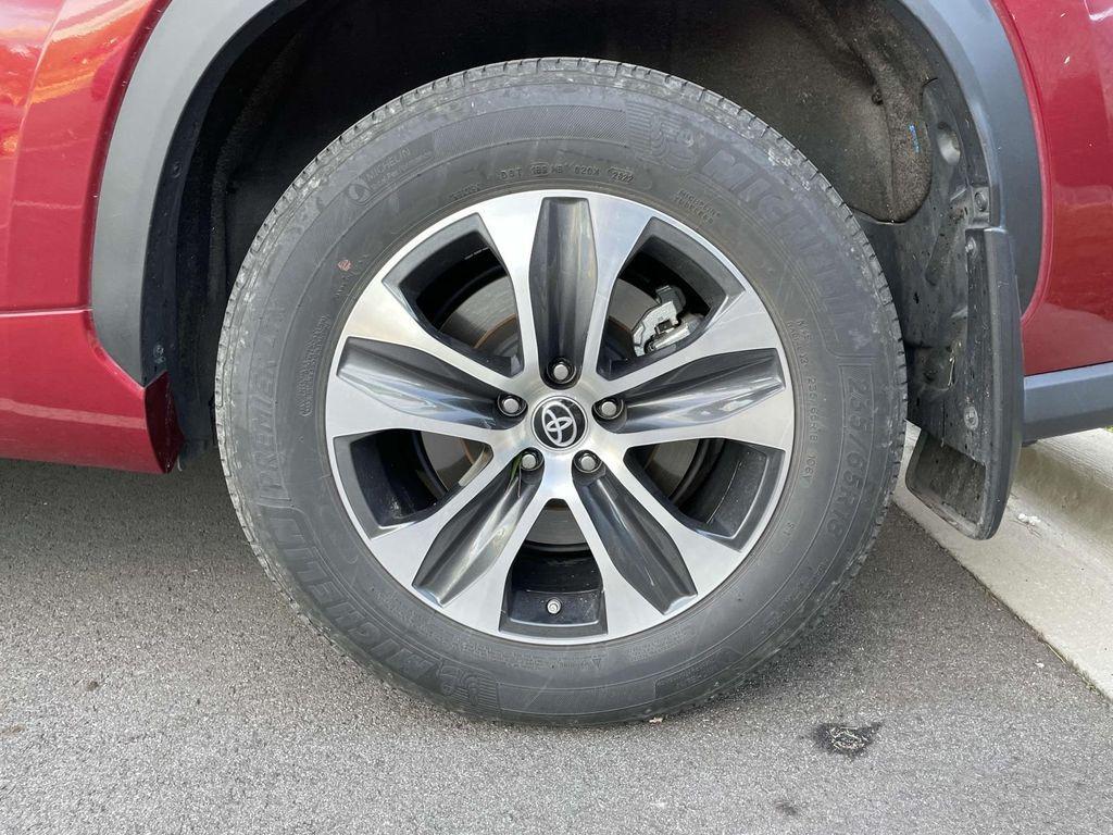 used 2022 Toyota Highlander car, priced at $38,250
