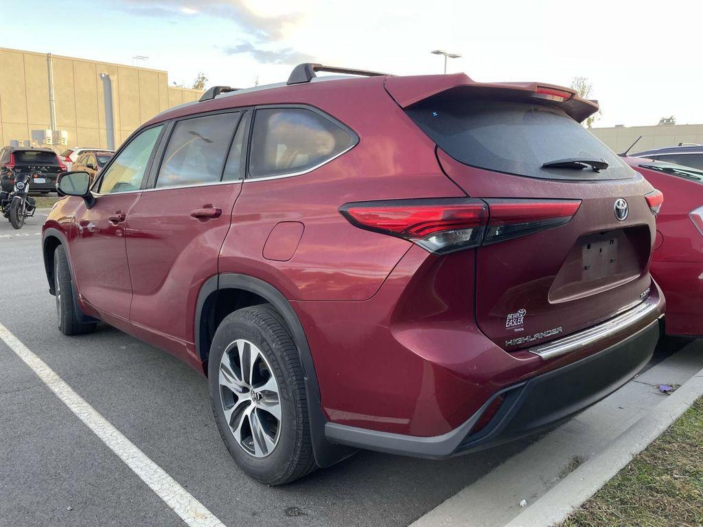 used 2022 Toyota Highlander car, priced at $38,250