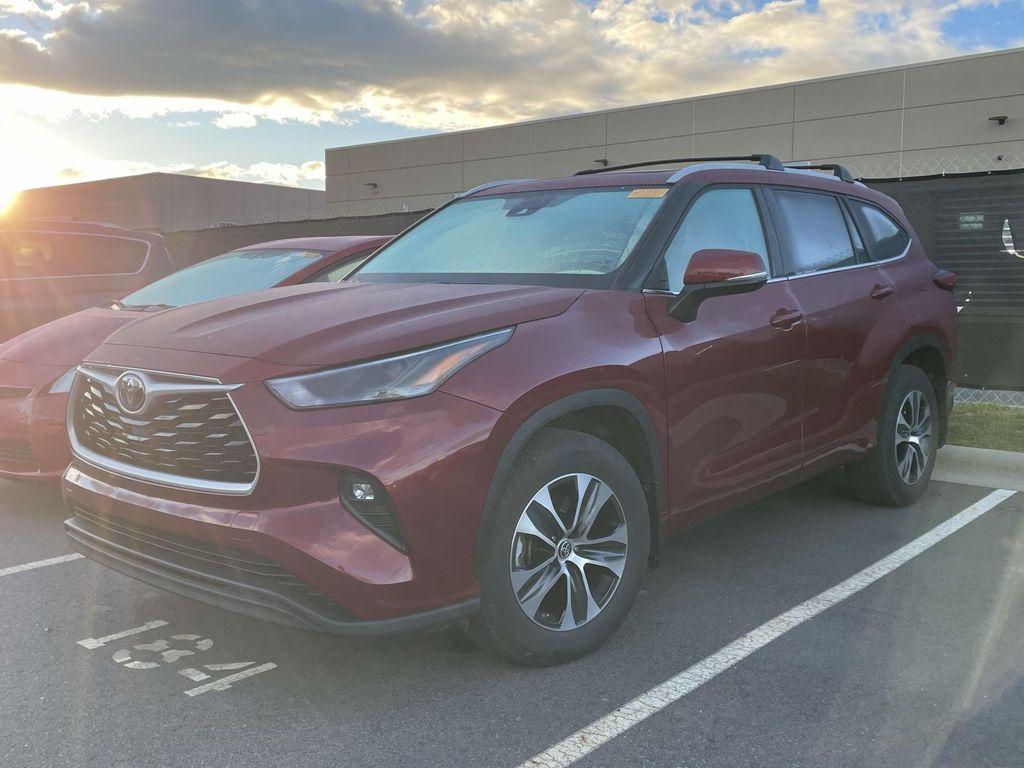 used 2022 Toyota Highlander car, priced at $38,250