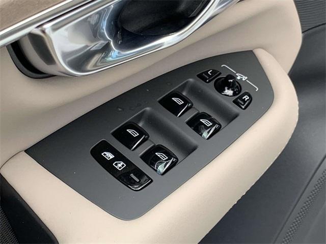 new 2025 Volvo XC90 car, priced at $61,925