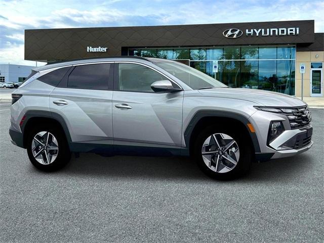 new 2025 Hyundai TUCSON Hybrid car, priced at $36,120