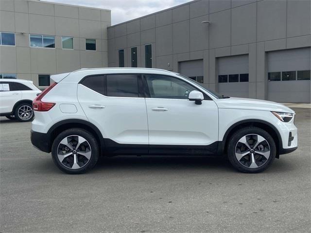 new 2025 Volvo XC40 car, priced at $46,015