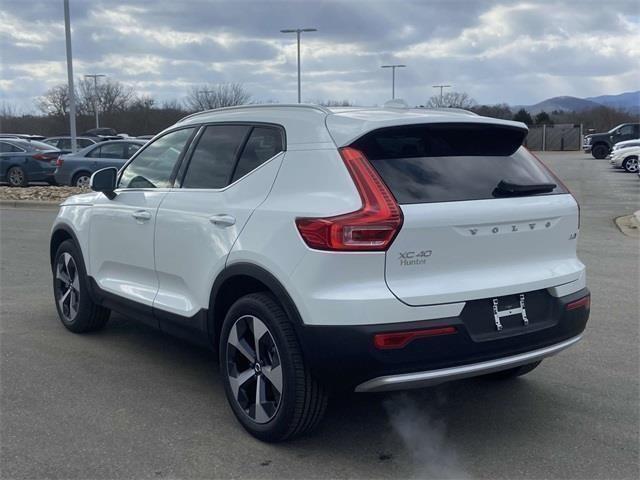 new 2025 Volvo XC40 car, priced at $46,015