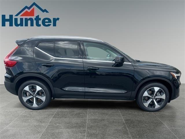 new 2025 Volvo XC40 car, priced at $46,015